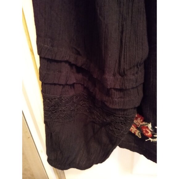 American Eagle Outfitters Black Blouse with Floral Embroidery - Picture 5 of 10